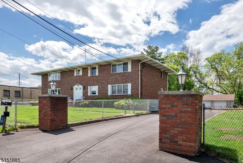 10 Memorial Dr - Photo 1