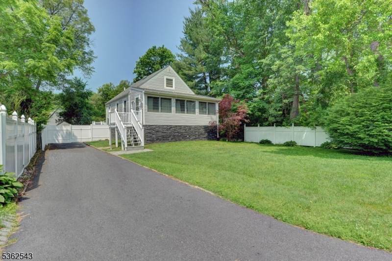 21 Bartholdi Ave - Photo 1