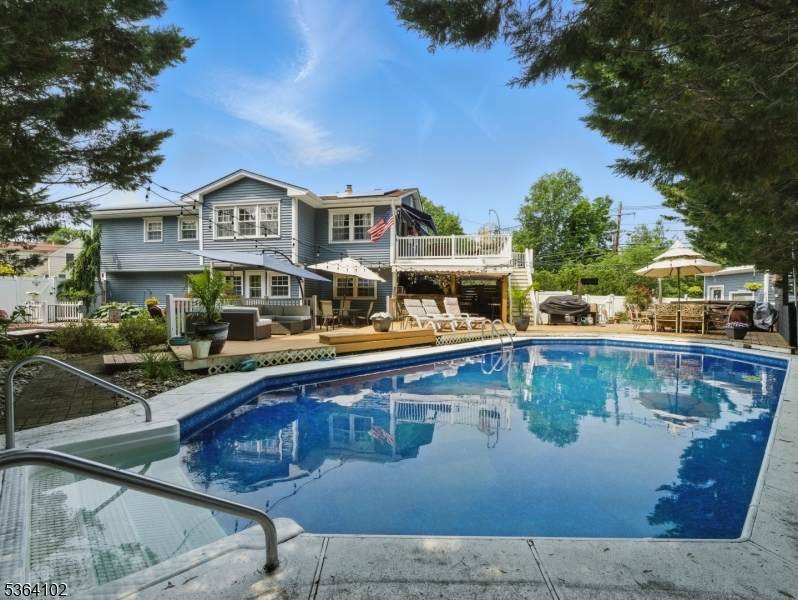 31 Howland Cir - Photo 1