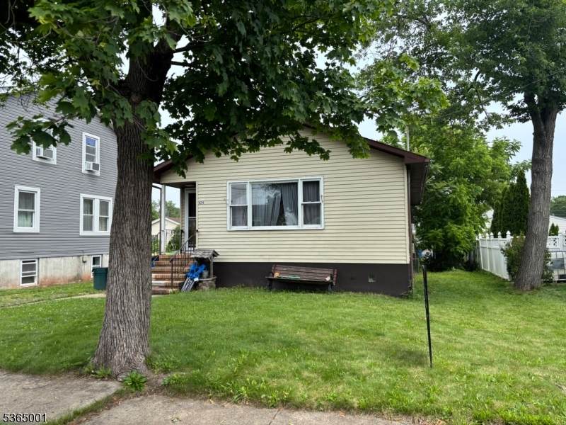 424 Jackson Ave - Photo 1