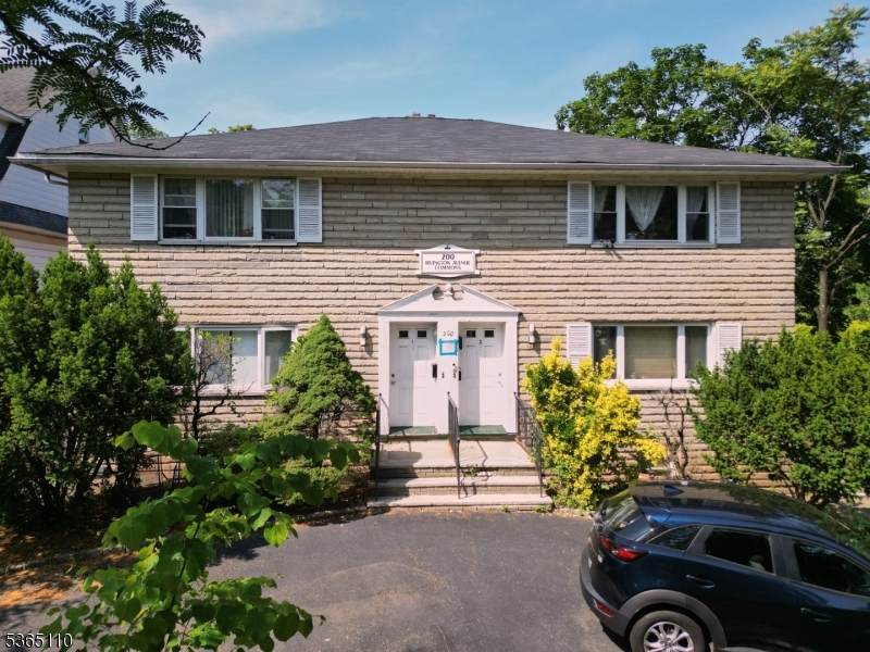 200 Irvington Ave - Photo 1