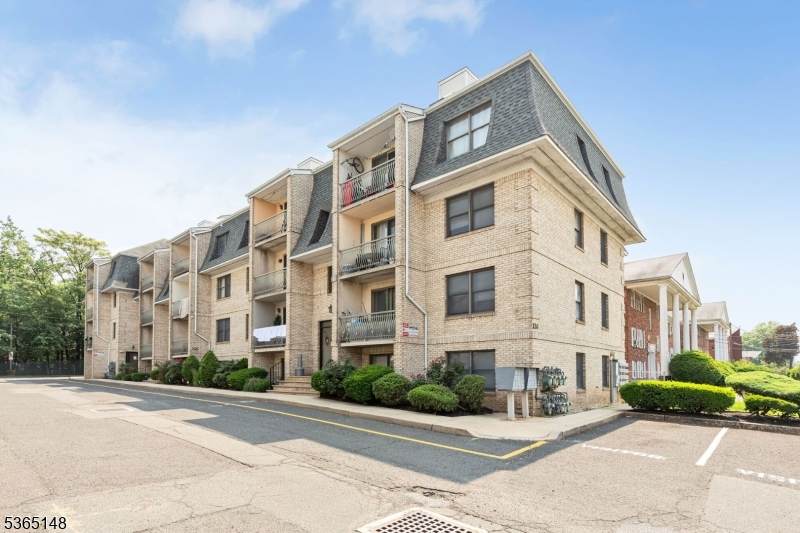 120 Westfield Ave - Photo 1