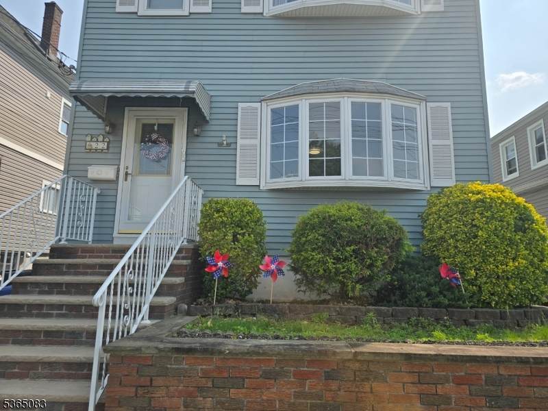 22 Van Dyke St - Photo 1