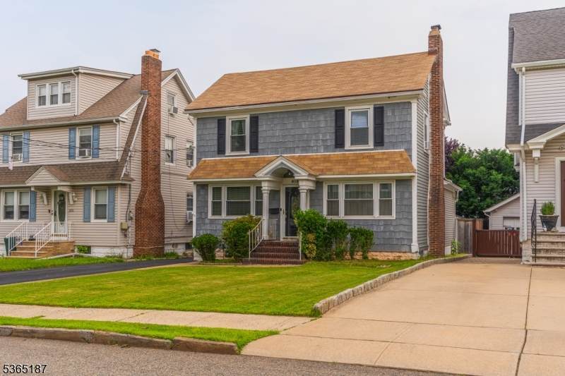819 Floral Ave - Photo 1