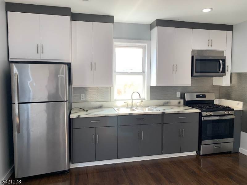 216 21St St - Photo 1