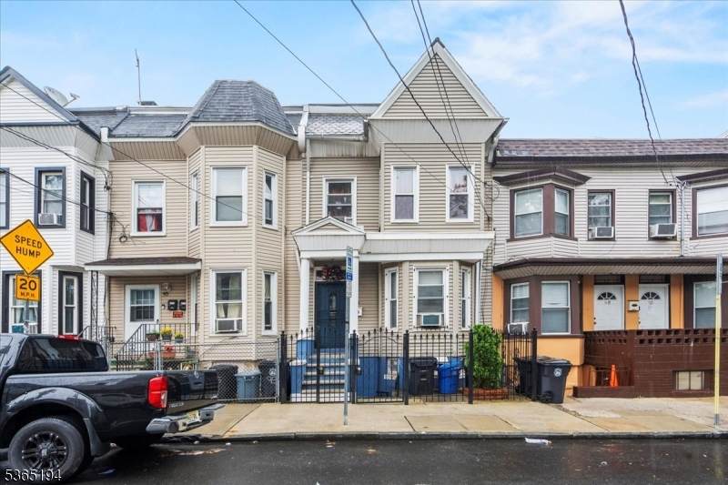 93 Garside St - Photo 1