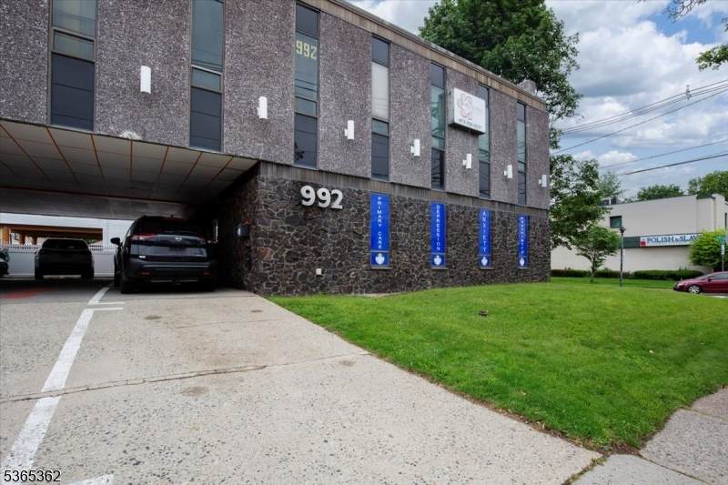 992 Clifton Ave - Photo 1