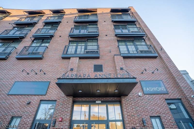 1026 Stuyvesant Ave - Photo 1