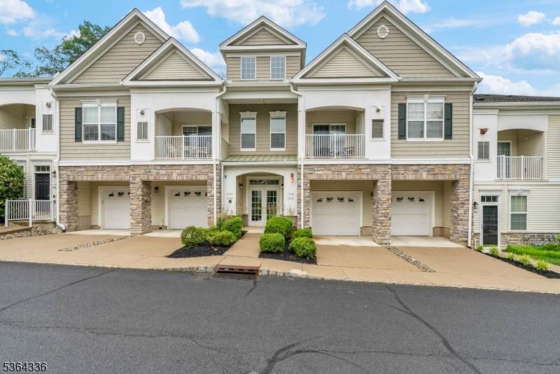 1005 Meadow Brook Ct - Photo 1