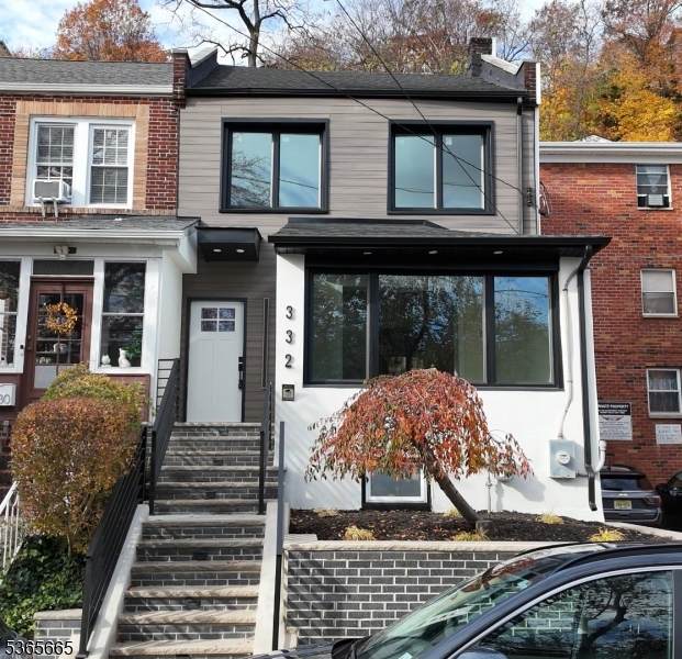 332 Undercliff Ave - Photo 1