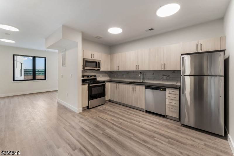 72 S Essex Ave - Photo 1