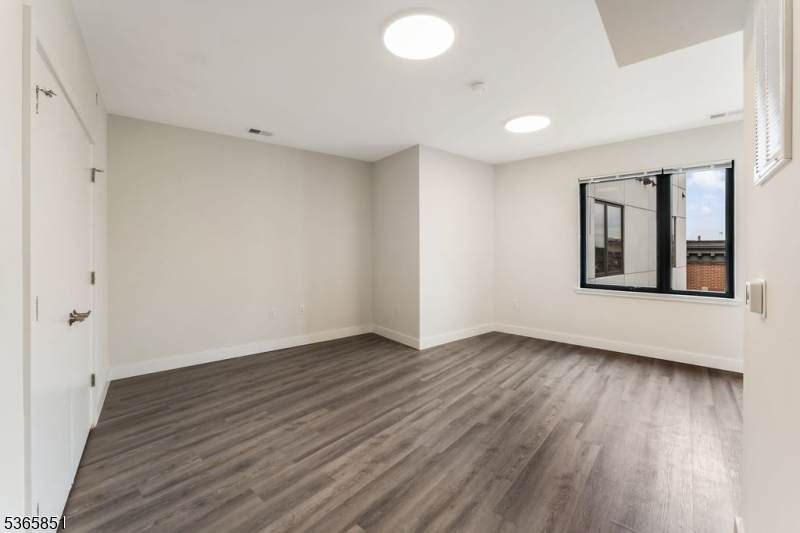 72 S Essex Ave - Photo 1