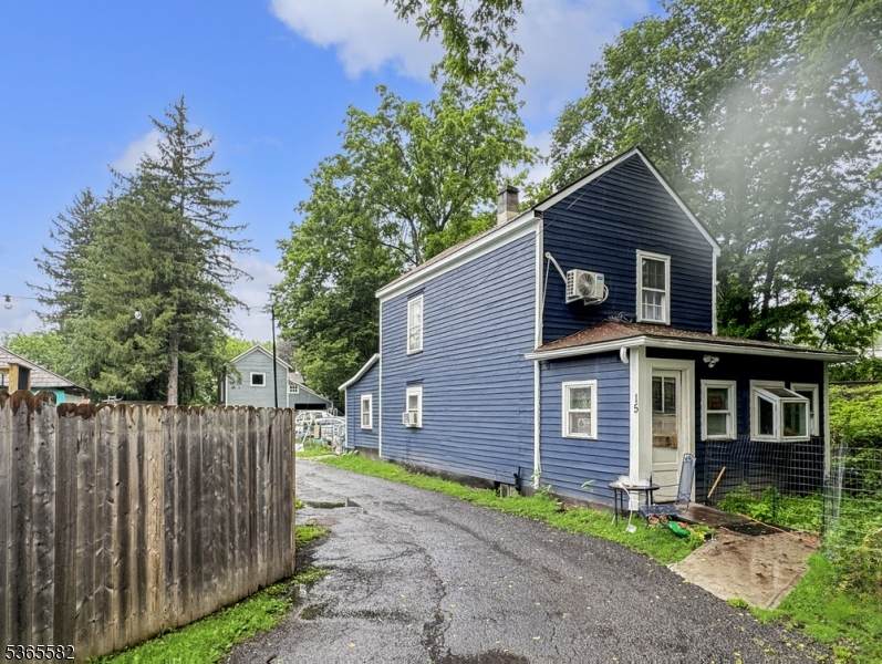 15 Fisk St - Photo 1