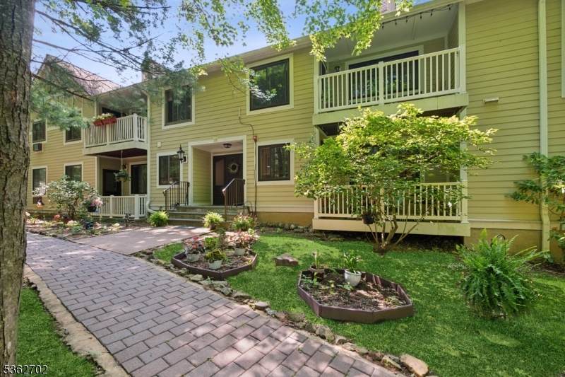 18 Foxwood Dr Unit D - Photo 1