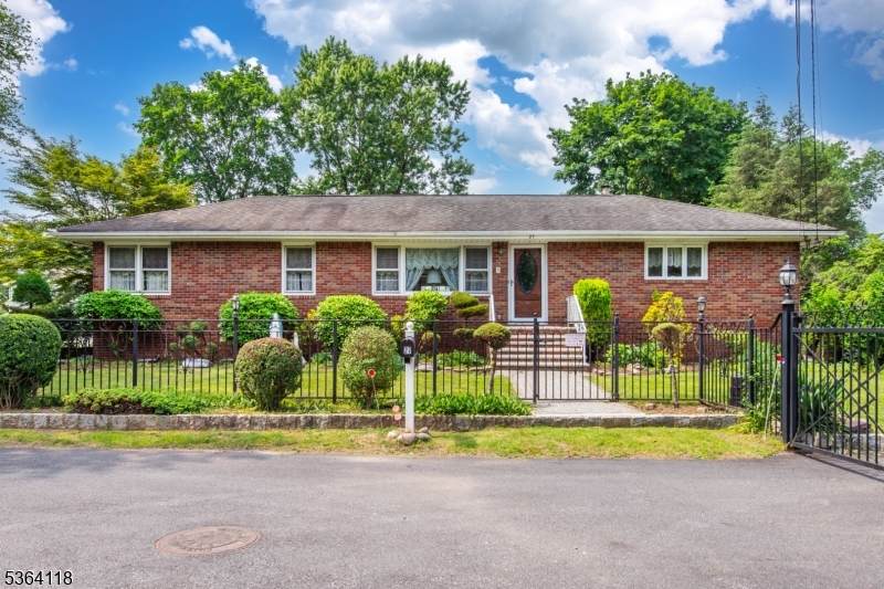 27 Colville Rd - Photo 1