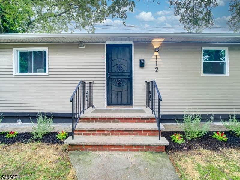 112 Halstead St - Photo 1