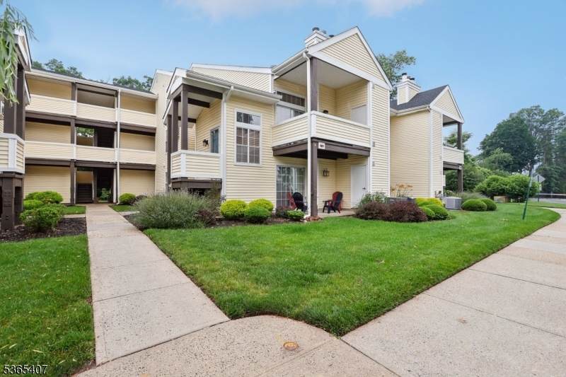 101 Country Club Dr 6 - Photo 1