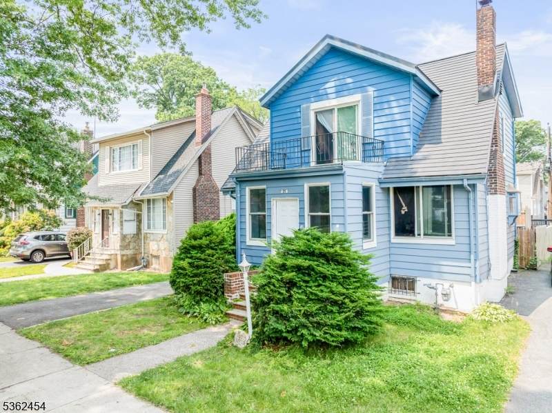25 Grand Ave - Photo 1