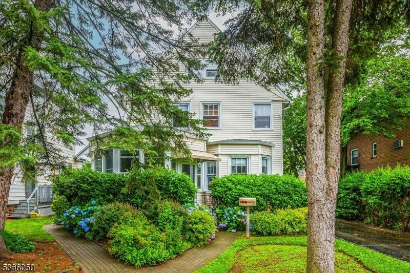 81 Grove St - Photo 1
