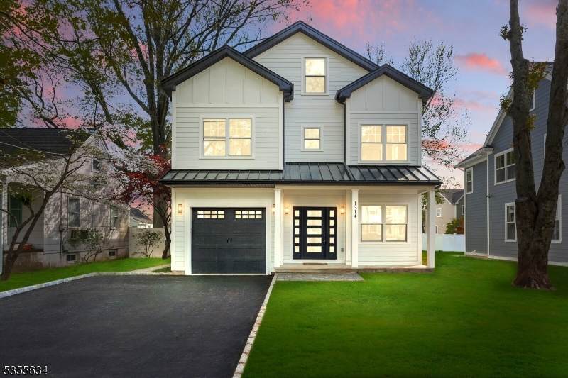 1314 Pine Grove Ave - Photo 1