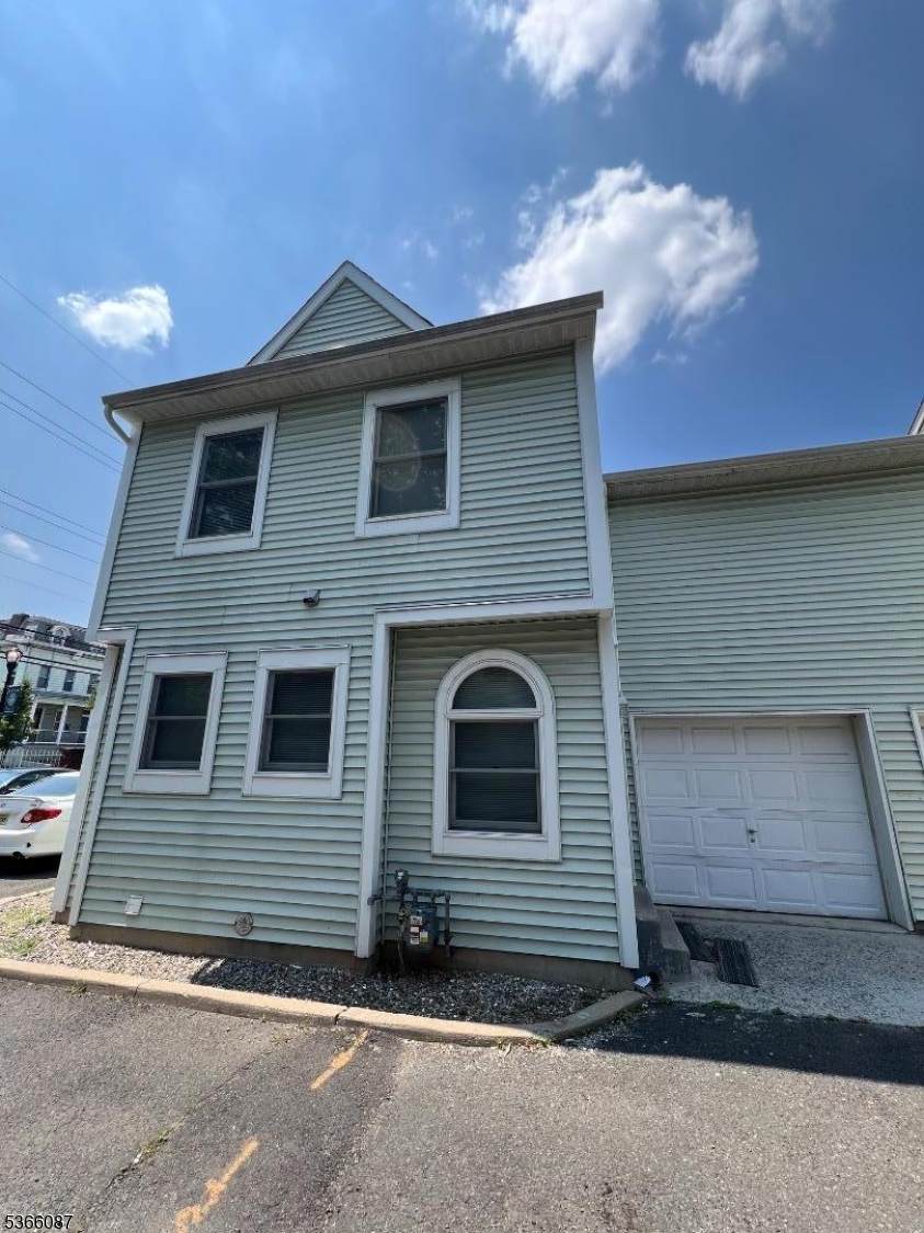 501 Morris Ave - Photo 1