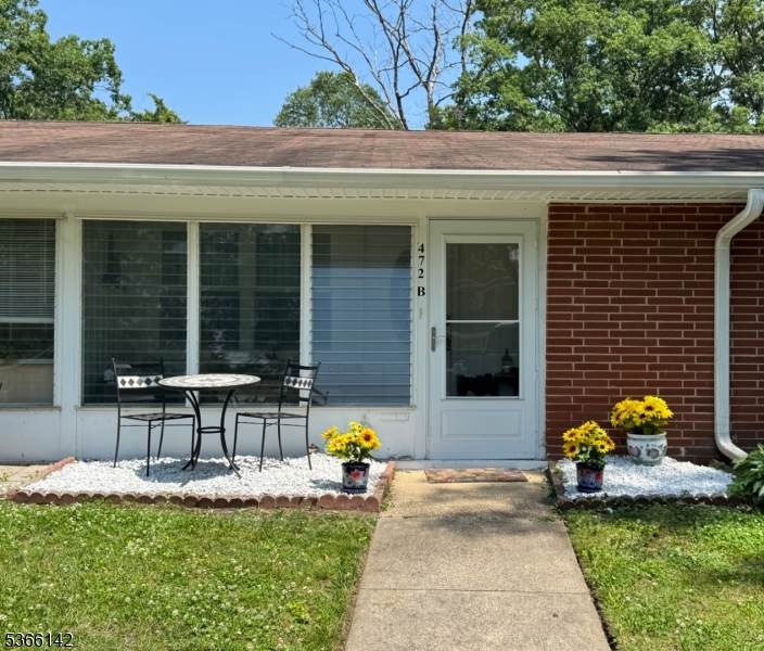 472 Thornbury Ct - Photo 1