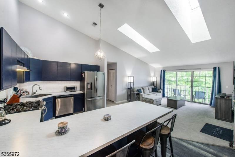 462 Poets Way - Photo 1