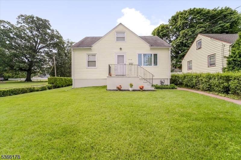 27 Kipp St - Photo 1