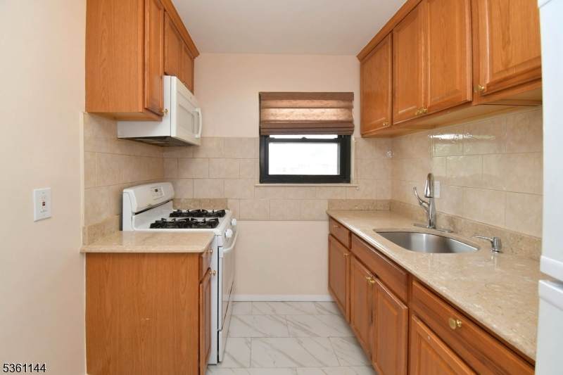 401 Highway22 Unit 10F - Photo 1