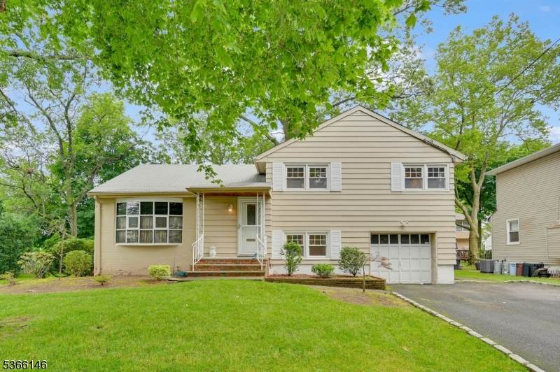 4 Pine Ave - Photo 1
