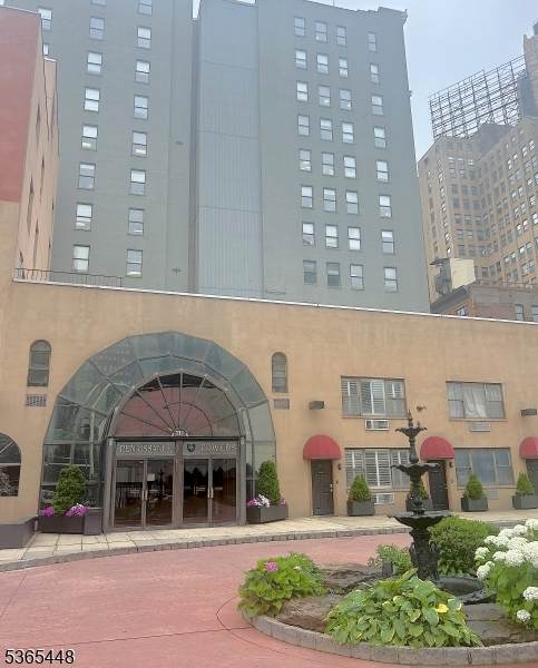 111 Mulberry St - Photo 1