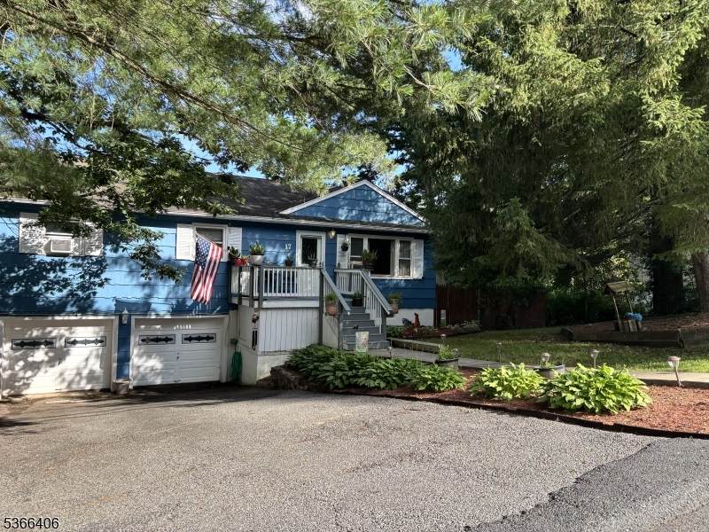17 Frances Ave - Photo 1