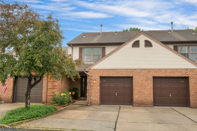 15 Betty Ct - Photo 1
