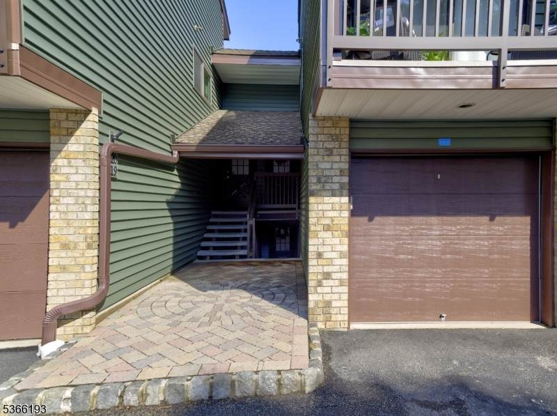 21 Ridgedale Dr - Photo 1