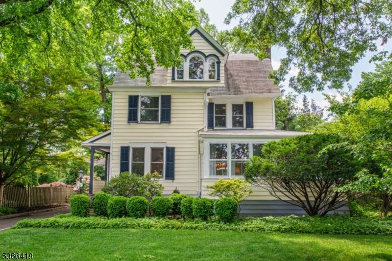 214 Inwood Ave - Photo 1