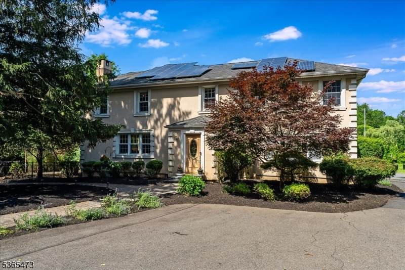 162 N Maple Ave - Photo 1