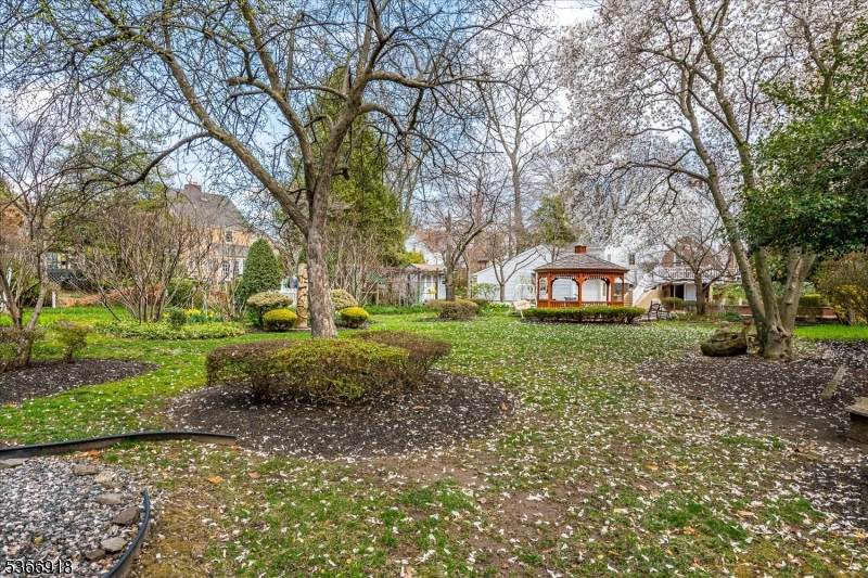 27 Bailey Pl - Photo 1