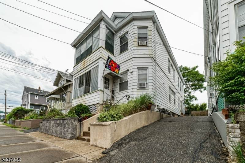 331 Dakota St - Photo 1