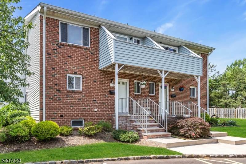 2507 Balmoral Ct - Photo 1