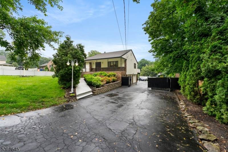 752 Ratzer Rd - Photo 1