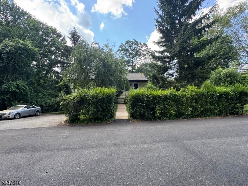 30 Terrence Ave - Photo 1