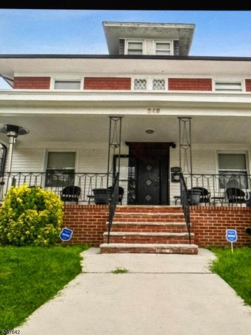 349 Parker St - Photo 1