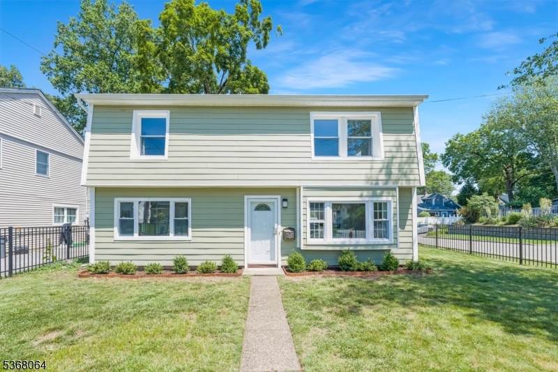 117 Lincoln Pl - Photo 1