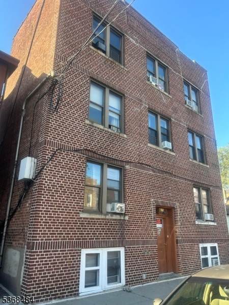 298 Montgomery St - Photo 1