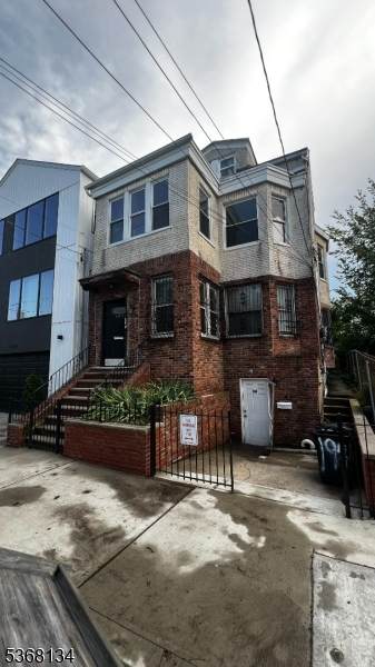 197 Myrtle Ave - Photo 1