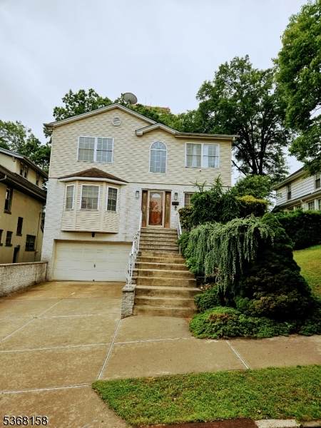 30 Custer Ave - Photo 1