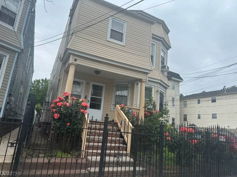 48 Dewey St - Photo 1