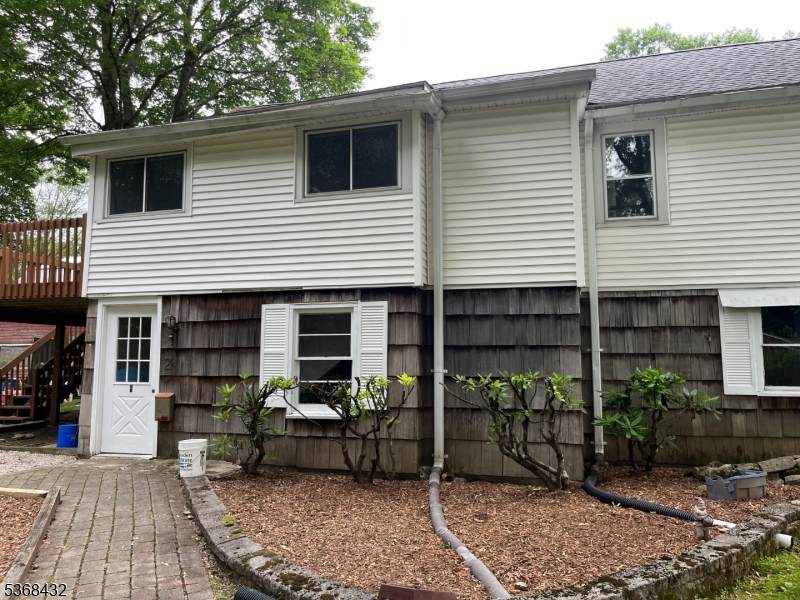 2 Hillcrest Pl - Photo 1