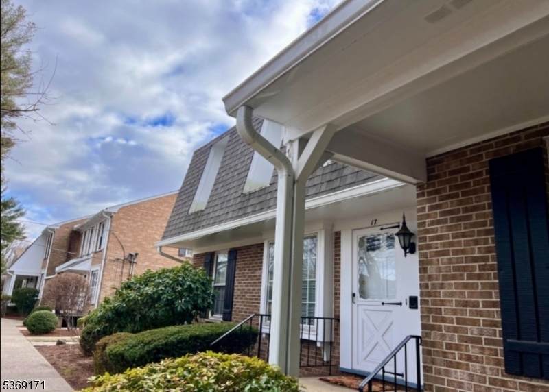 17 Briarwood Path - Photo 1