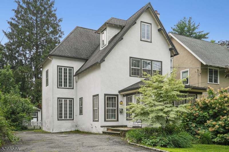 56 Salter Pl - Photo 1